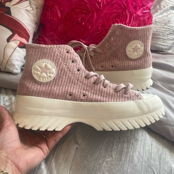 NEW Converse CTAS
Lugged 2.0 Hi Corduroy
Platform, MENS
Sneaker Size 9.5‎ - Picture 5 of 14